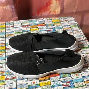 Puma SoftFoam+ Women’s Slip-On Sneakers Black/White Size 11